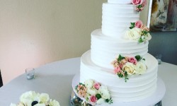 flowers-white-wedding-cake-2